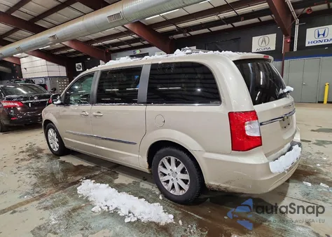2013 Chrysler Town & Country Touring z USA, uszkodzony, nr VIN 2C4RC1BG5DR798005